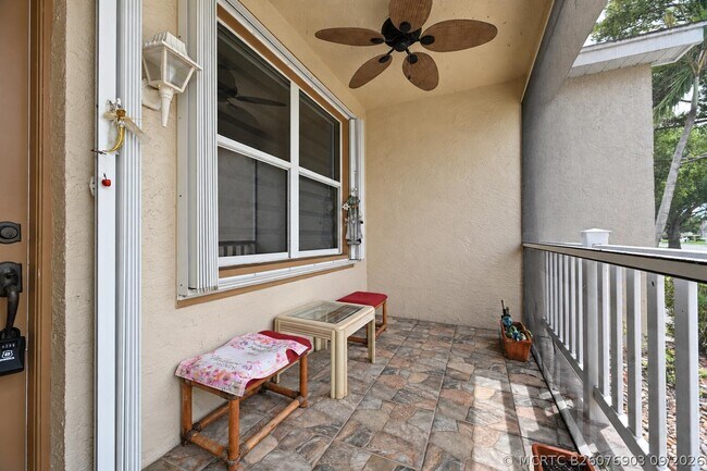 Building Photo - 545 NW Portofino Ln