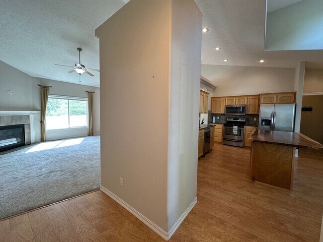 Building Photo - Spacious One-Level Living – 3 Bedrooms, 2 Baths, Central Valley School District