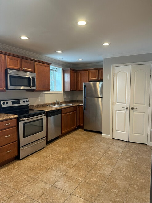 Building Photo - 1611 S Main St