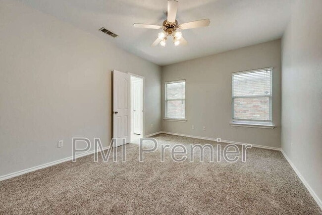 Building Photo - 5832 Center Ridge Dr