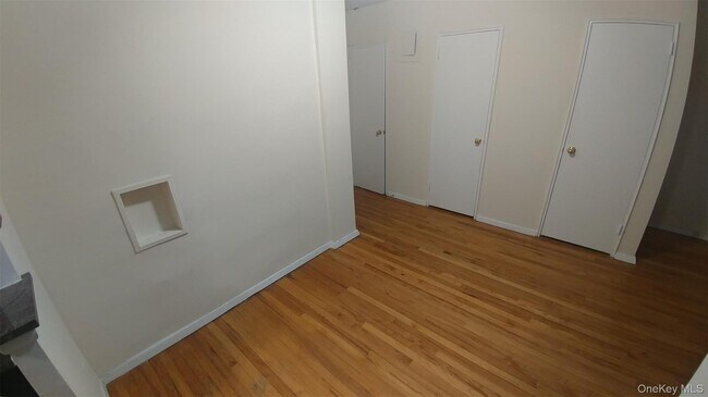 Building Photo - 66-15 Thornton Pl