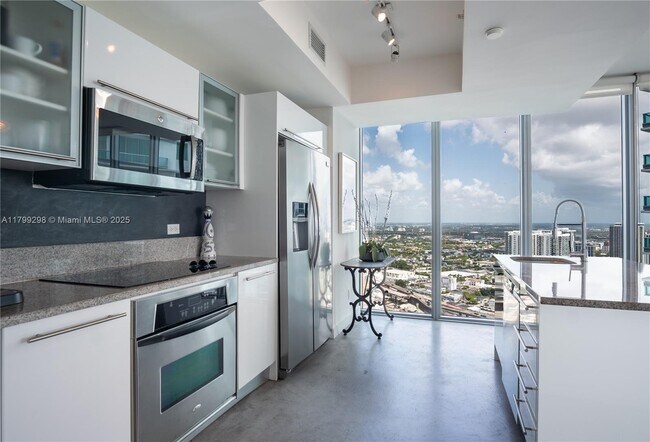 Building Photo - 888 Biscayne Blvd