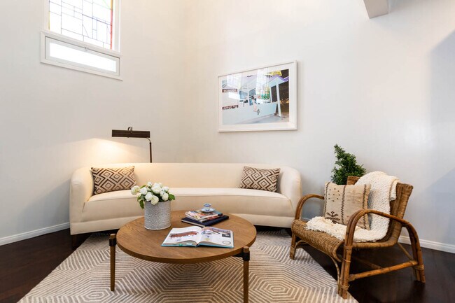 Building Photo - 900 N Hoover St