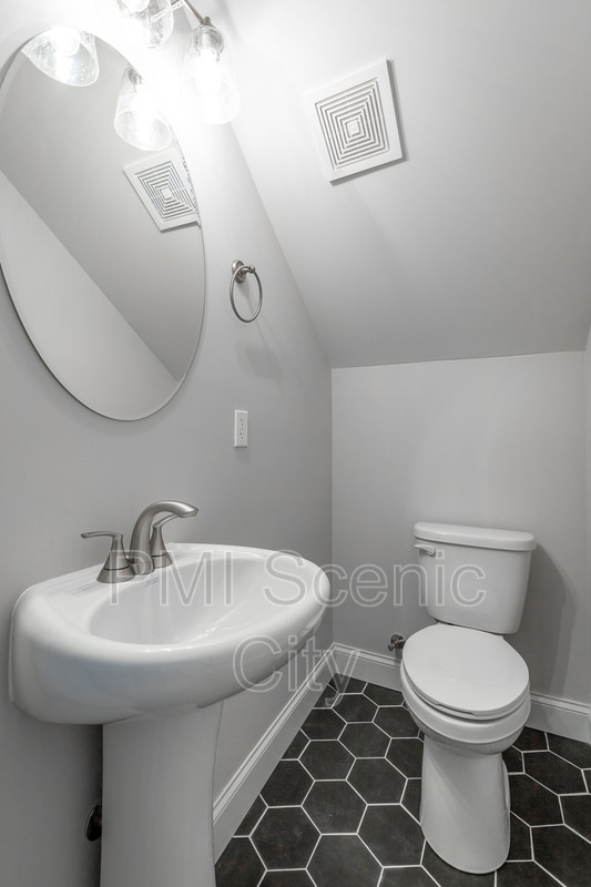 Building Photo - 1904 Cypress Ln