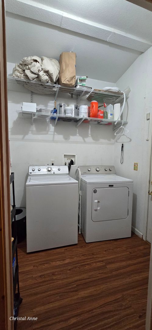 Building Photo - Looking for a room mate PRIVATE 2 Bedroom 1 Bath