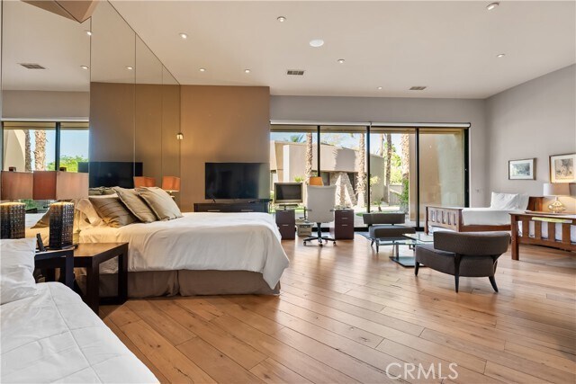 Building Photo - 68 Royal St Georges Way