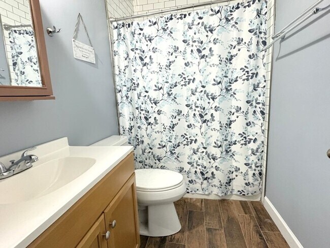 Building Photo - Beautifully Updated DeLand Home with Huge Fenced Backyard!!!