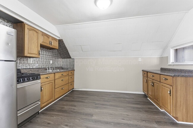 Building Photo - 332 Goddard Rd