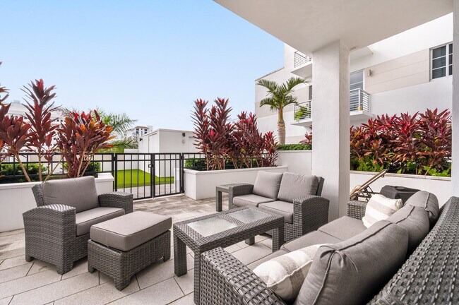 Building Photo - 155 E Boca Raton Rd