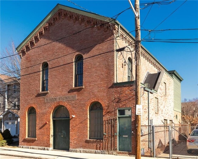 Building Photo - 4 Pallas St