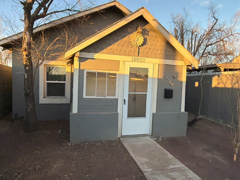 Building Photo - 18933 Main St