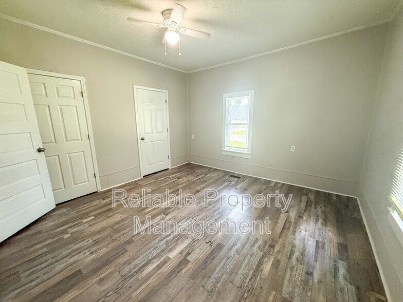 Building Photo - 7048 NC-210