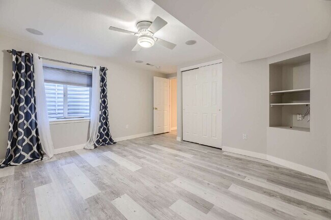 Building Photo - Luxury Living Awaits in this Grant Ranch Home! Meticulously Maintained Home Featuring 6 Bedrooms/...