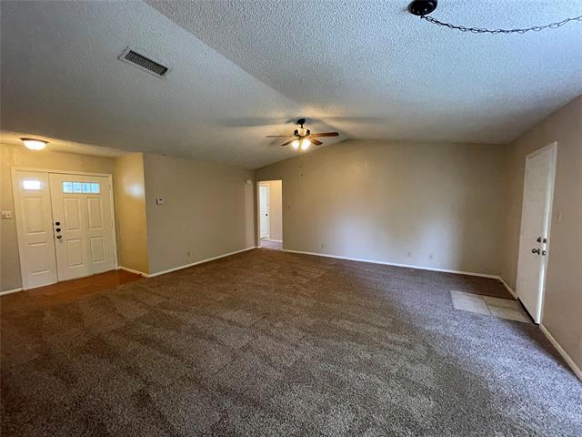 Building Photo - 821 Loganwood Dr