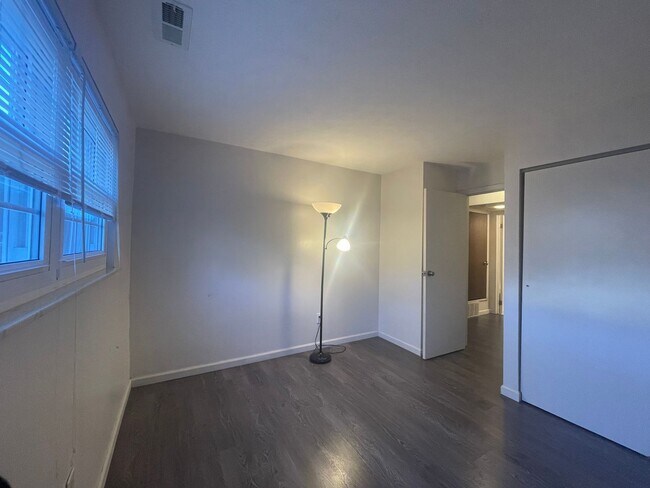 Building Photo - 5285 Portland St