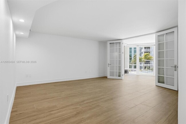 Building Photo - 600 Grapetree Dr