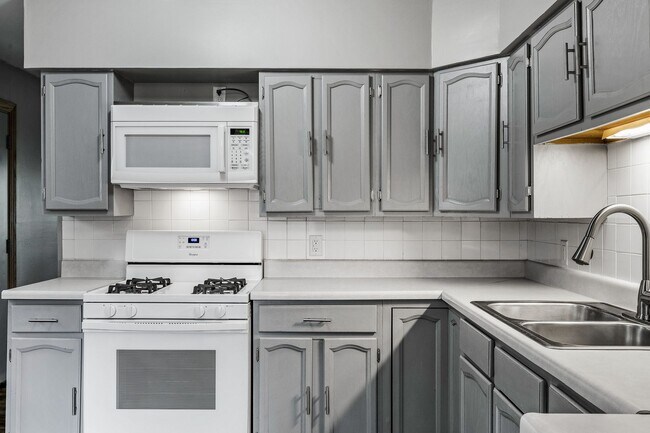 Building Photo - Gorgeous 4BR/2BA Home with Finished Lower ...