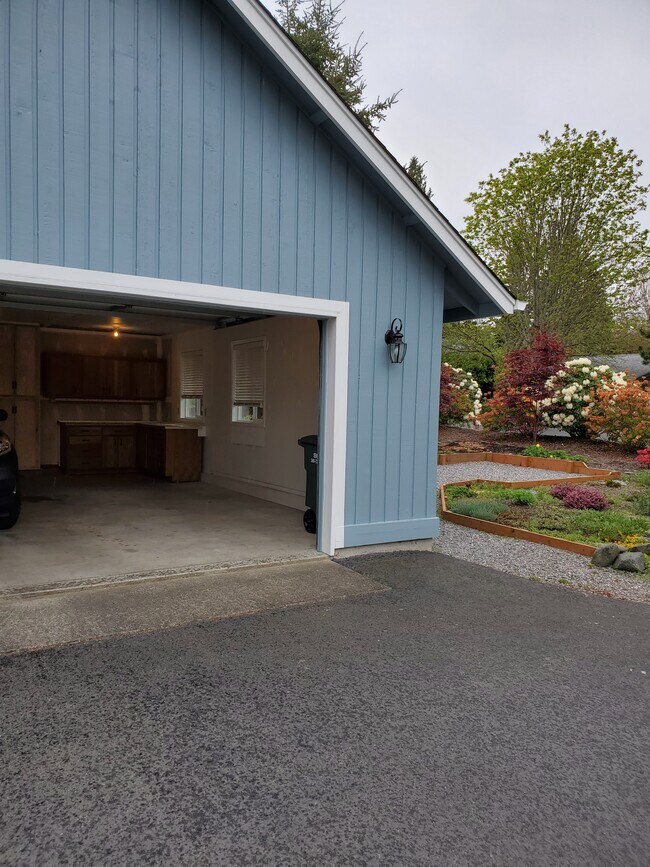 Garage - 8120 Kitamat Way