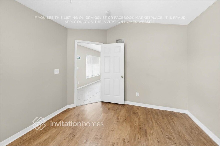 Building Photo - 10353 Lakeside Vista Dr