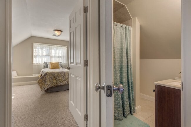 Building Photo - 2 Melvin St