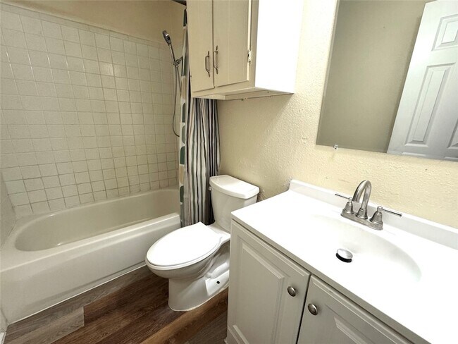 Building Photo - 2523 Woodbough Dr