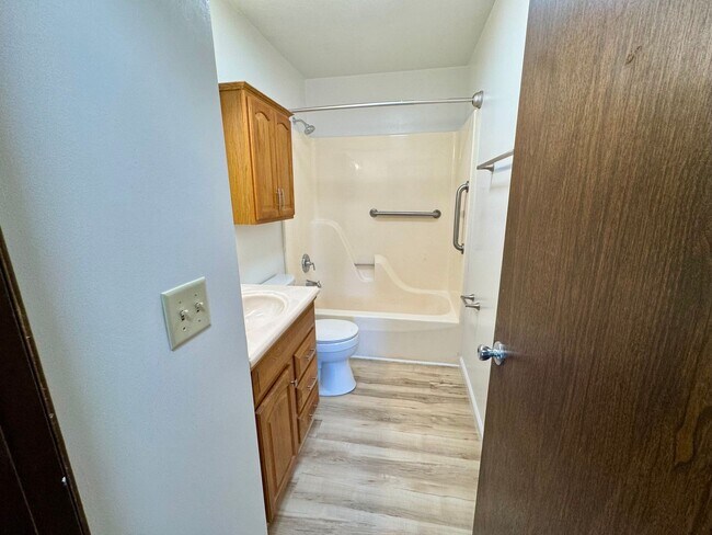 Building Photo - Updated 2BR Condo in Fox Meadows Estates – Garage Included