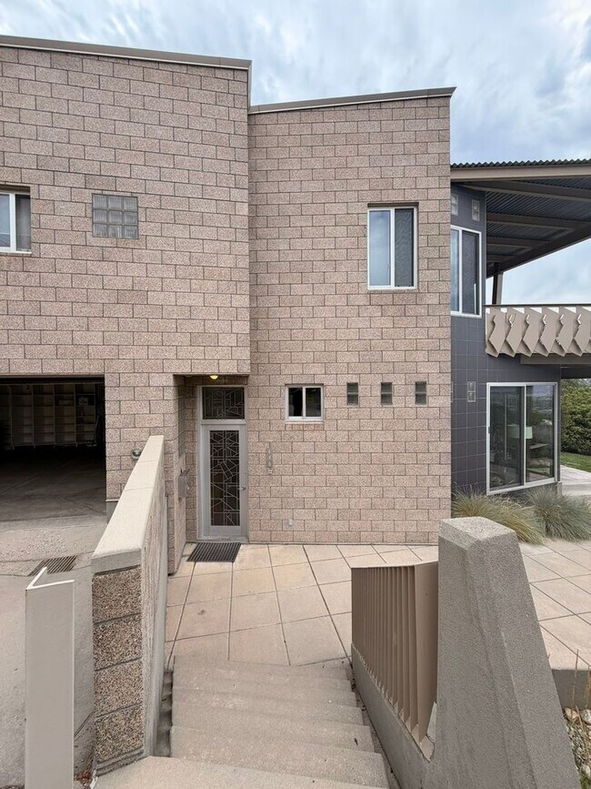 Building Photo - 640 K St