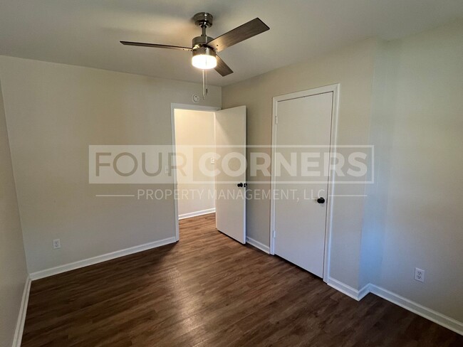 Building Photo - Beautiful 3 Bedroom 2 Bath Home