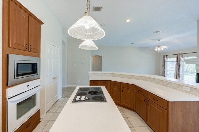 Building Photo - 9026 Robinhoods Well Dr