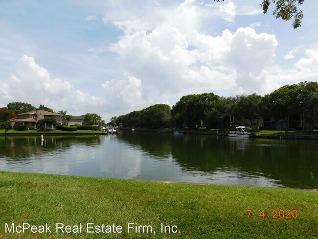 Building Photo - 1 br, 1.5 bath House - 6314 Newtown Circle...