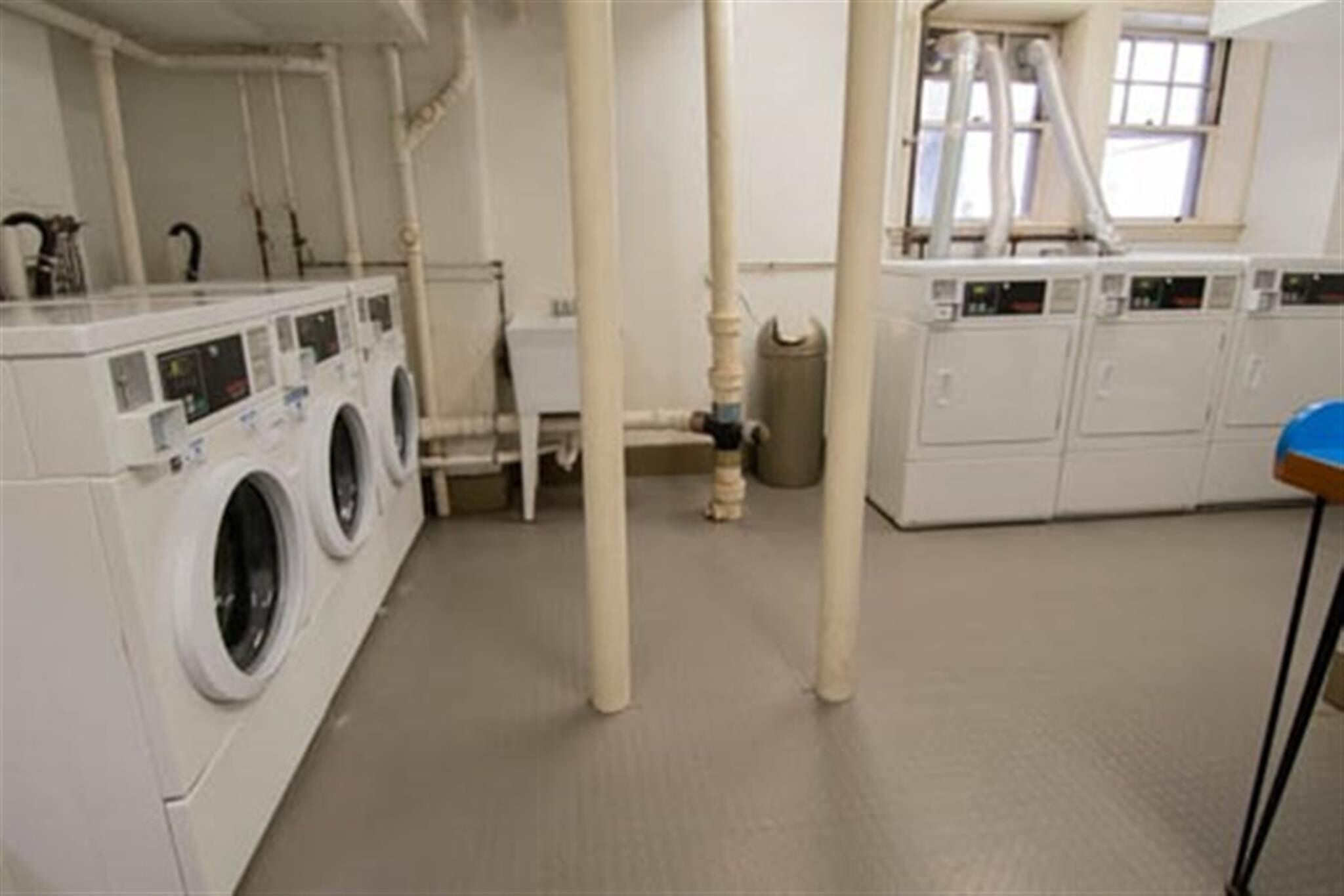 Building Photo - 76 Martin St