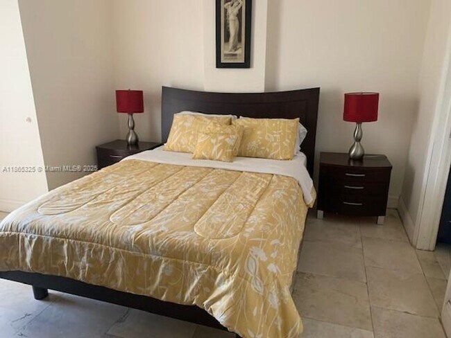 Building Photo - 100 Lincoln Rd