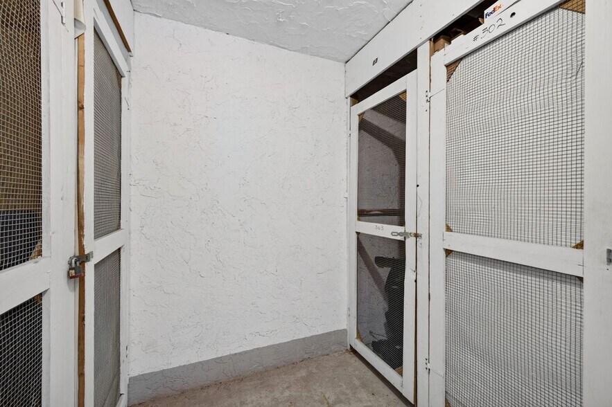 Building Photo - 660 Tennis Club Dr