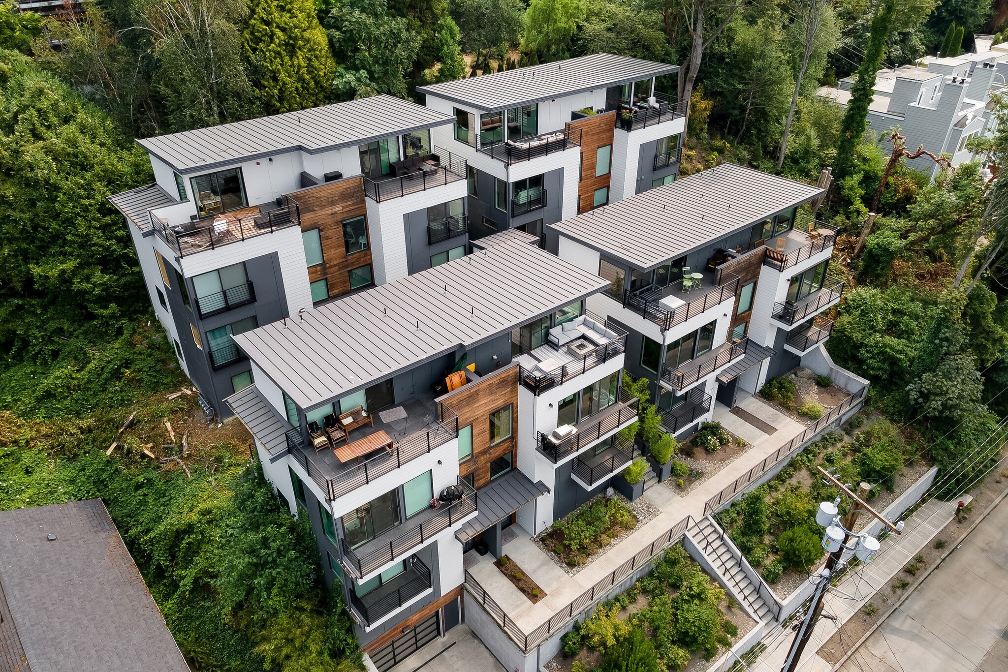8 units townhouse - 2210 12th Ave W