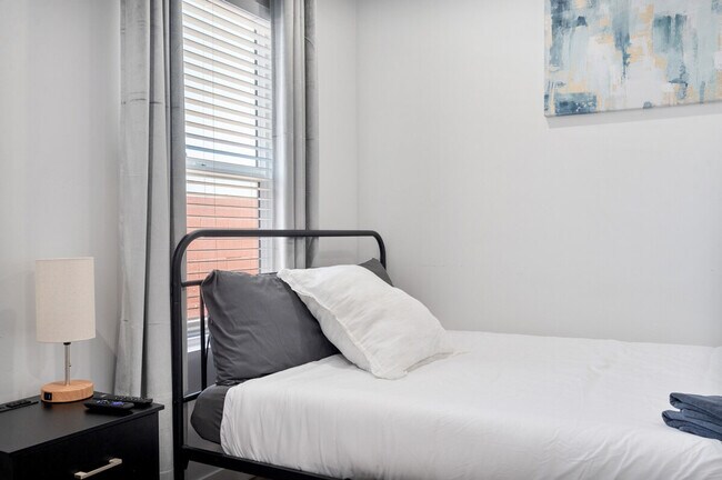 Building Photo - 3806 E Polk St