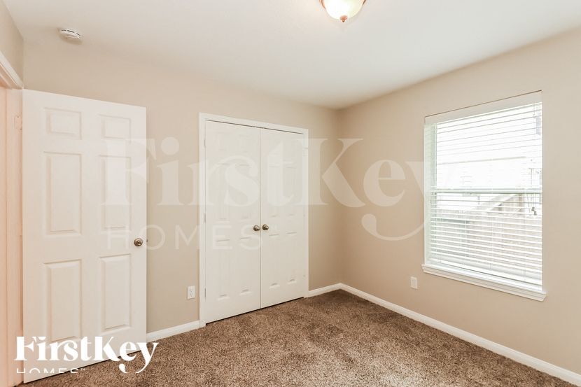 Building Photo - 13029 Victoria Regina Dr