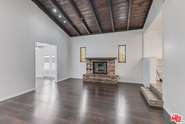 Building Photo - 4905 Coolidge Ave