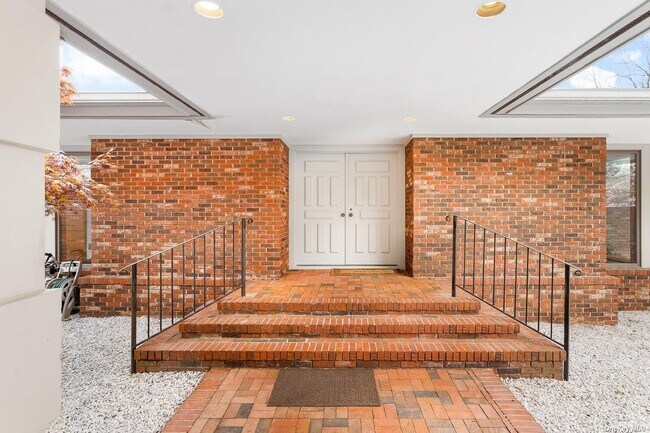 Building Photo - 461 Muttontown Eastwoods Rd