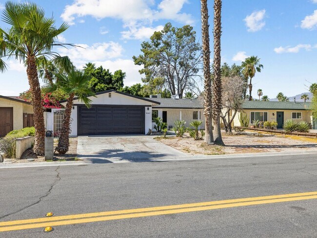 Building Photo - Fully Furnished 3 Bedroom 2 Bath - Single ...