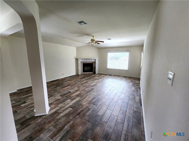 Building Photo - 105 E Great Plains Trail