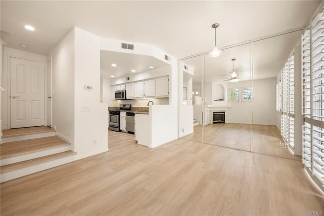 Building Photo - 2479 Sunningdale Dr