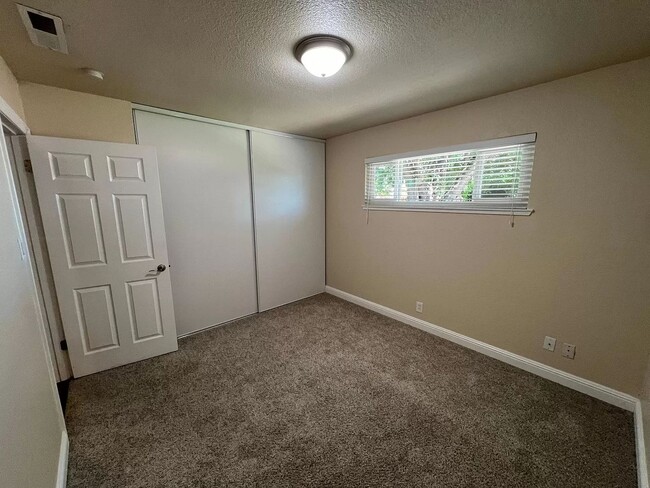 Building Photo - 10528 Coloma Rd