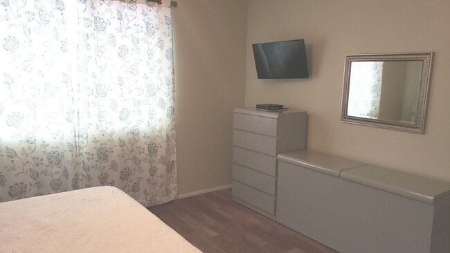 Building Photo - Fully Furnished/Unfurnished/Short Term/Long Term/ Vacation Rental Options