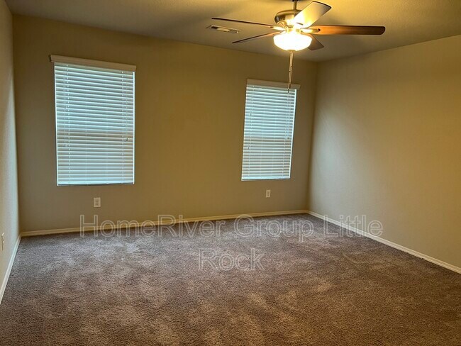 Building Photo - 940 Pinehurst Loop