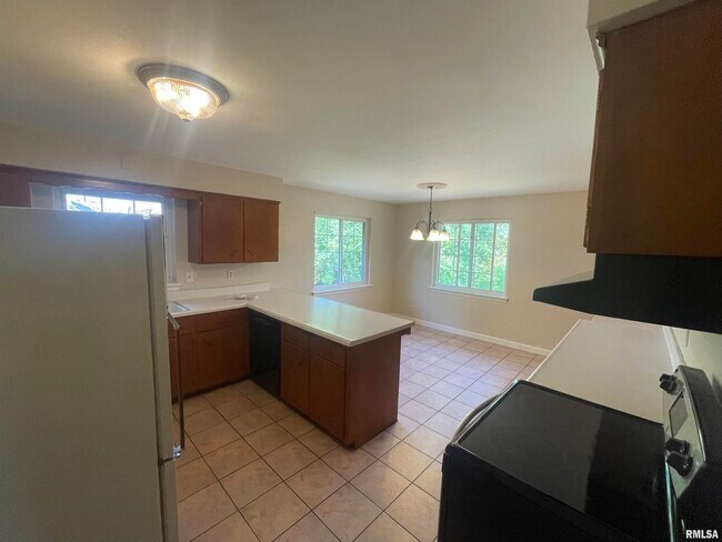 Building Photo - 216 Westshore Dr