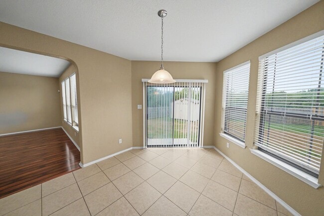 Building Photo - Spacious Live Oak Home Backing to a Greenbelt - Realtor Commission: $500