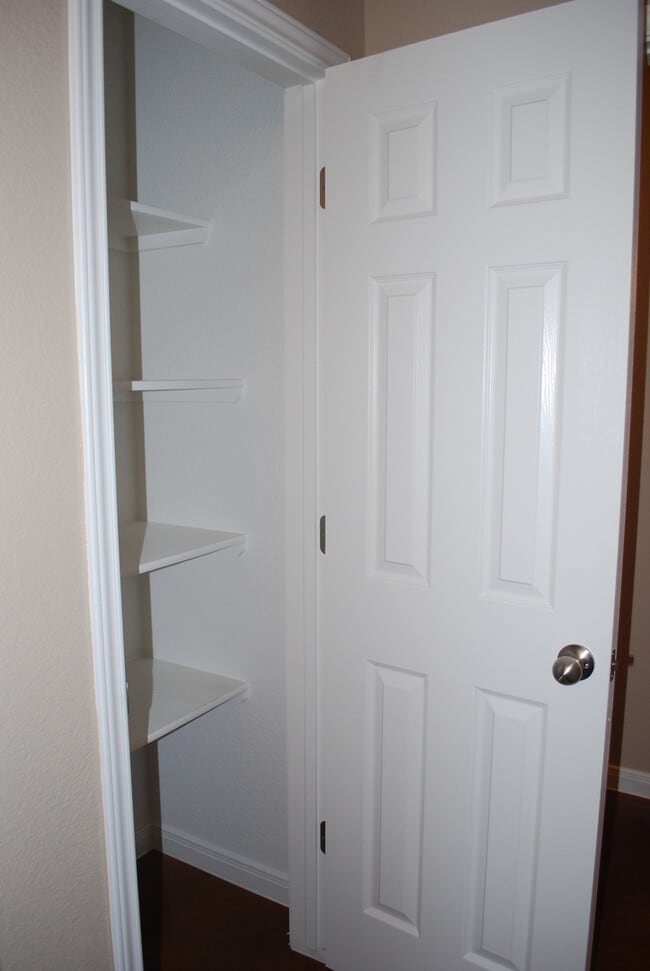 Building Photo - 1510 Dakota Ter