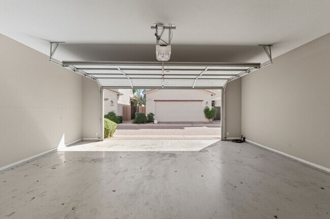 Building Photo - Stunning 3-bedroom, 2.5-bathroom home in t...