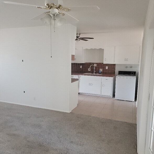 Building Photo - 10613 W El Rancho Dr