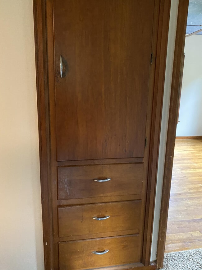 Building Photo - 1413 32nd St NE